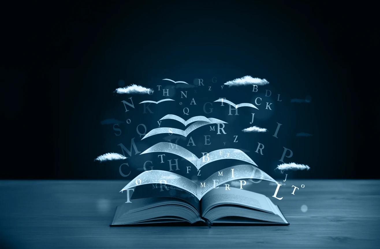 Livro aberto com letras saindo das páginas